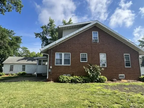 208 South Peoria Street Bradford IL 61421