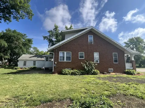 208 South Peoria Street Bradford IL 61421