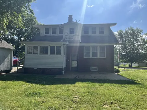 208 South Peoria Street Bradford IL 61421