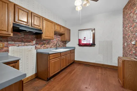 536 North 7th Street Dekalb IL 60115