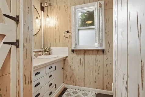 219 North Hickory Street Wenona IL 61377