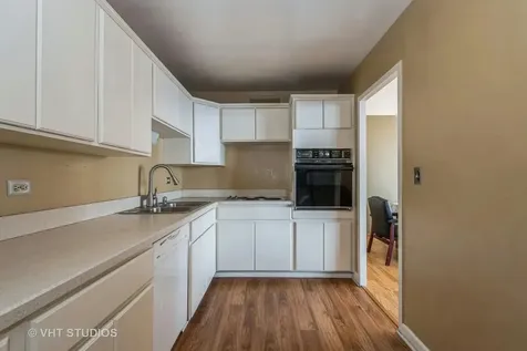 6301 North Sheridan Road Chicago IL 60660