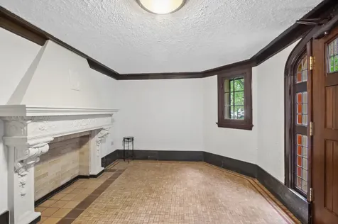 598 Sheridan Square Evanston IL 60202