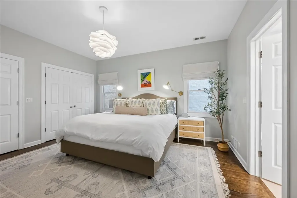 953 West Montana Street Chicago IL 60614