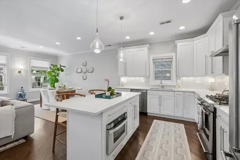 953 West Montana Street Chicago IL 60614