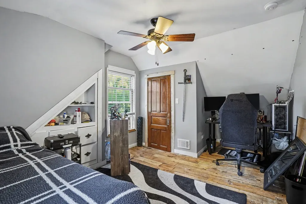 5S254 Radcliff Road Naperville IL 60563