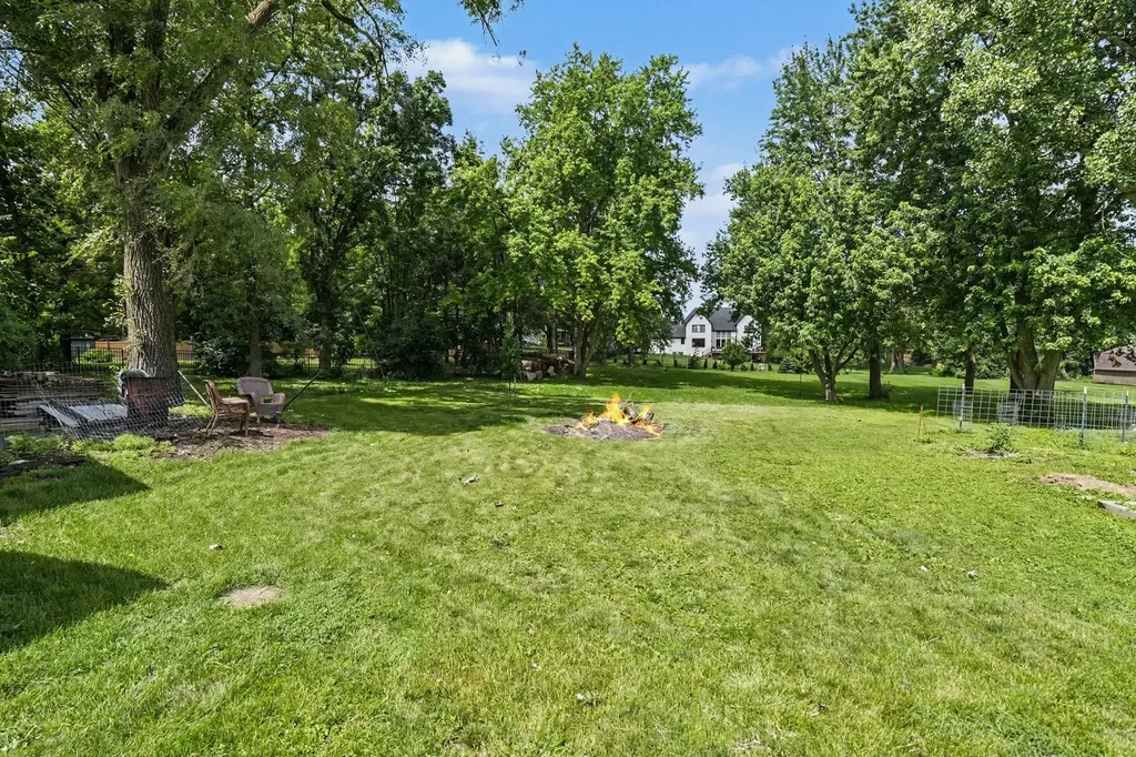 5S254 Radcliff Road Naperville IL 60563