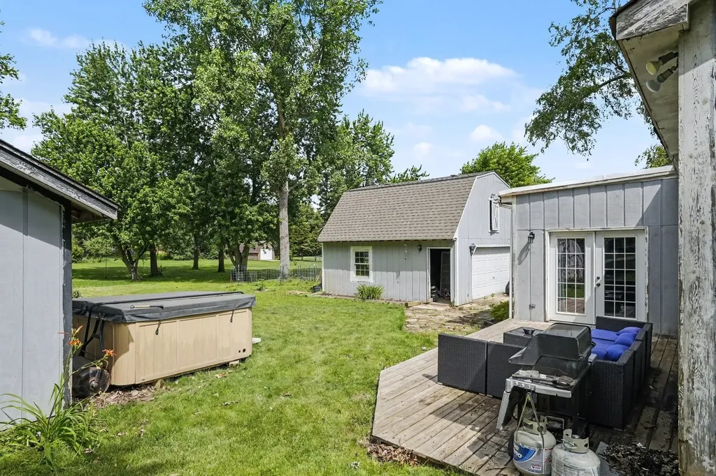 5S254 Radcliff Road Naperville IL 60563