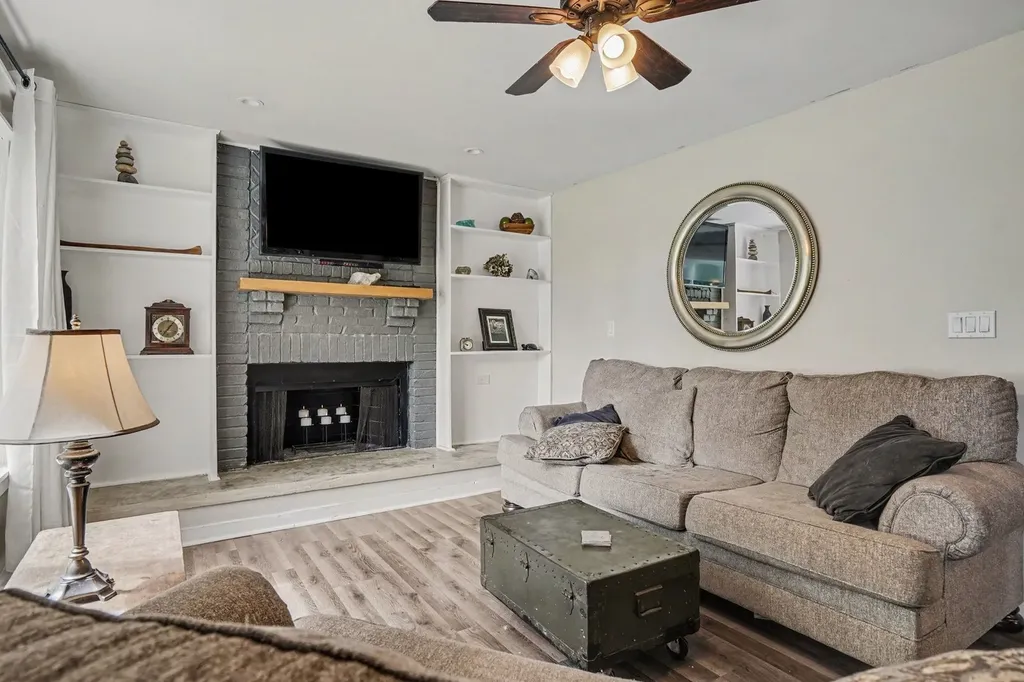 5S254 Radcliff Road Naperville IL 60563