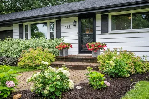 27W755 Robin Lane West Chicago IL 60185