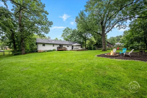 27W755 Robin Lane West Chicago IL 60185