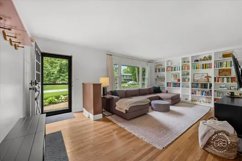 27W755 Robin Lane West Chicago IL 60185