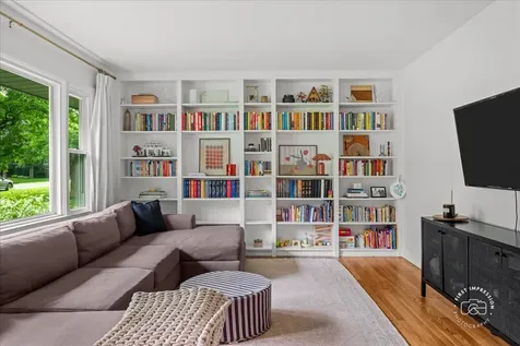 27W755 Robin Lane West Chicago IL 60185