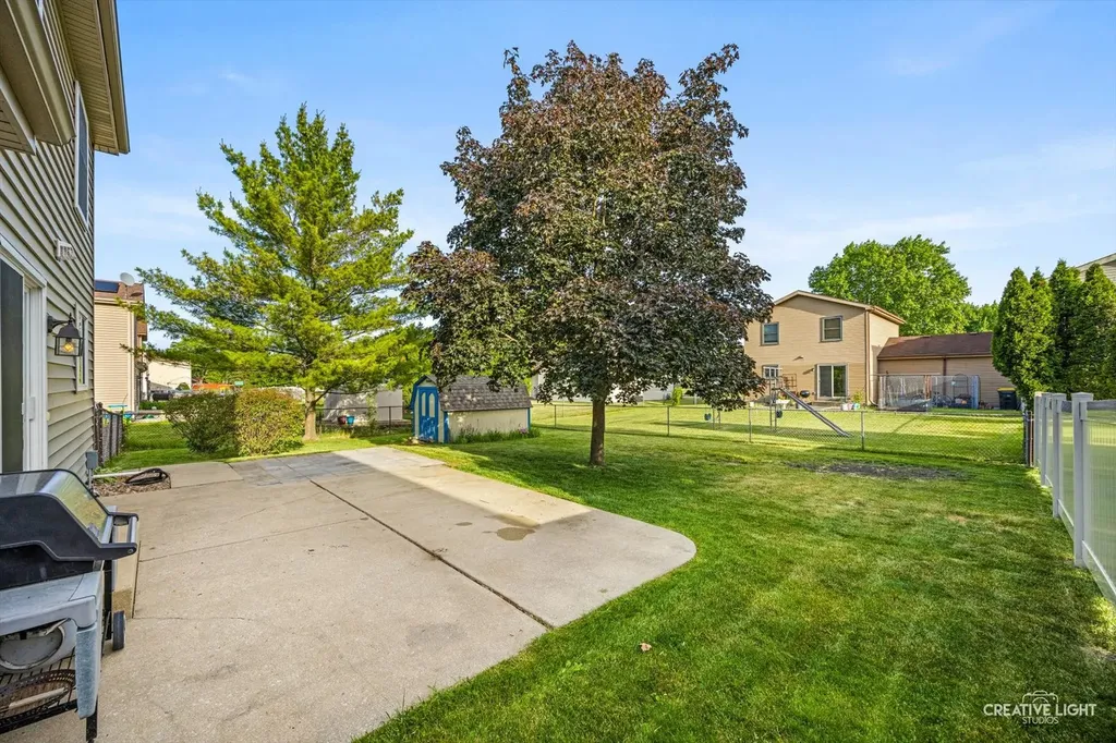 894 Glenlake Drive Carol Stream IL 60188