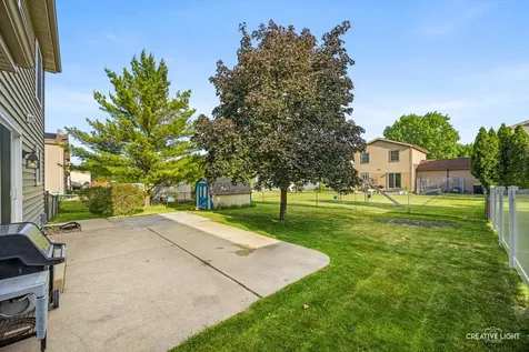 894 Glenlake Drive Carol Stream IL 60188