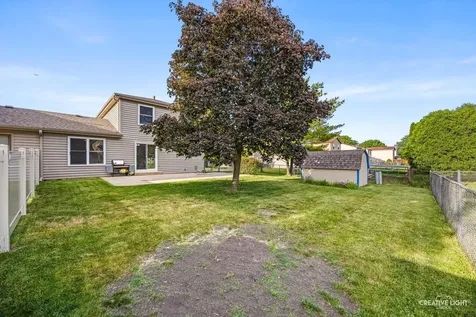 894 Glenlake Drive Carol Stream IL 60188