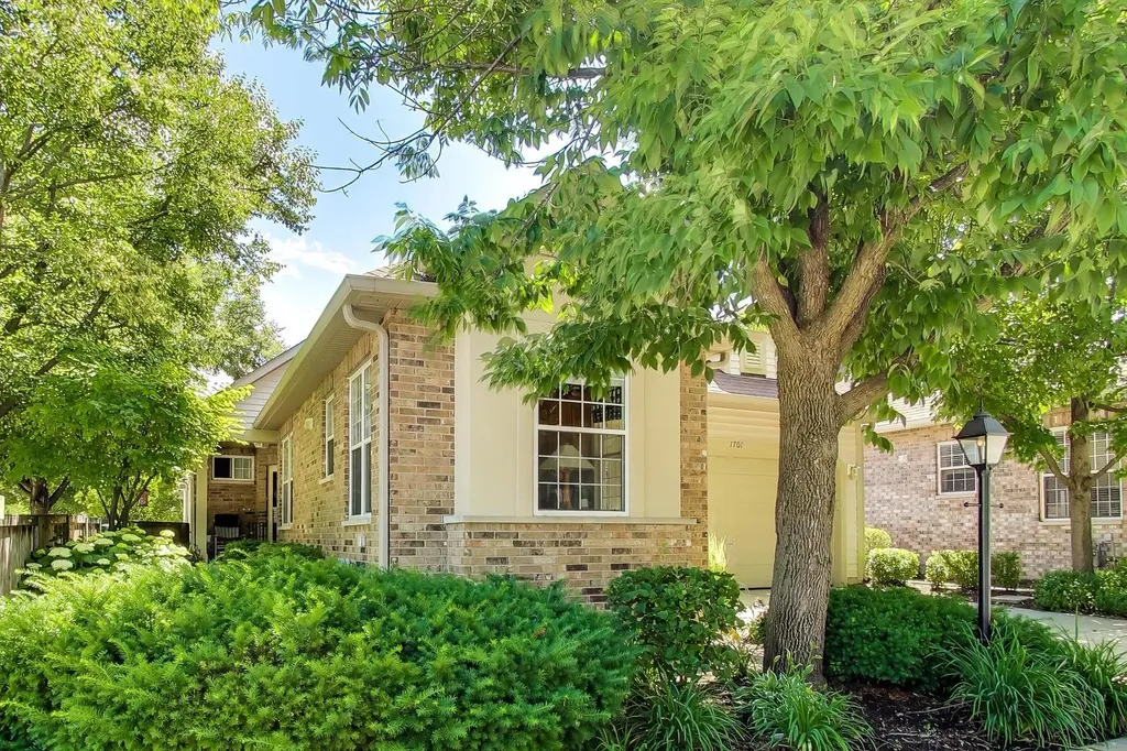 1701 Astor Avenue Oakbrook Terrace IL 60181