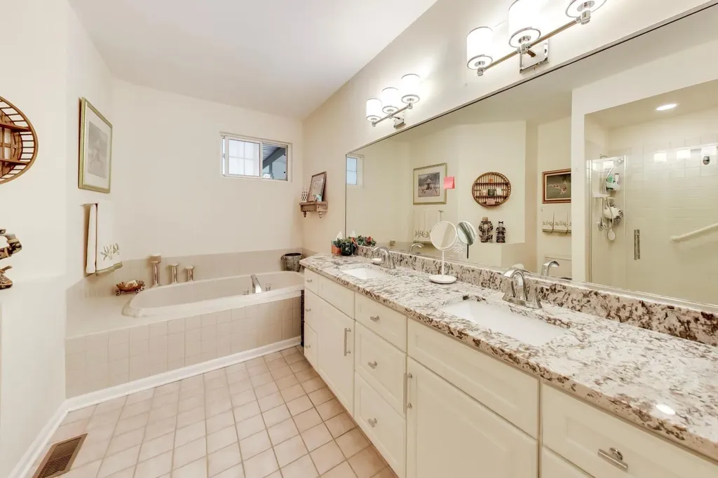 1701 Astor Avenue Oakbrook Terrace IL 60181