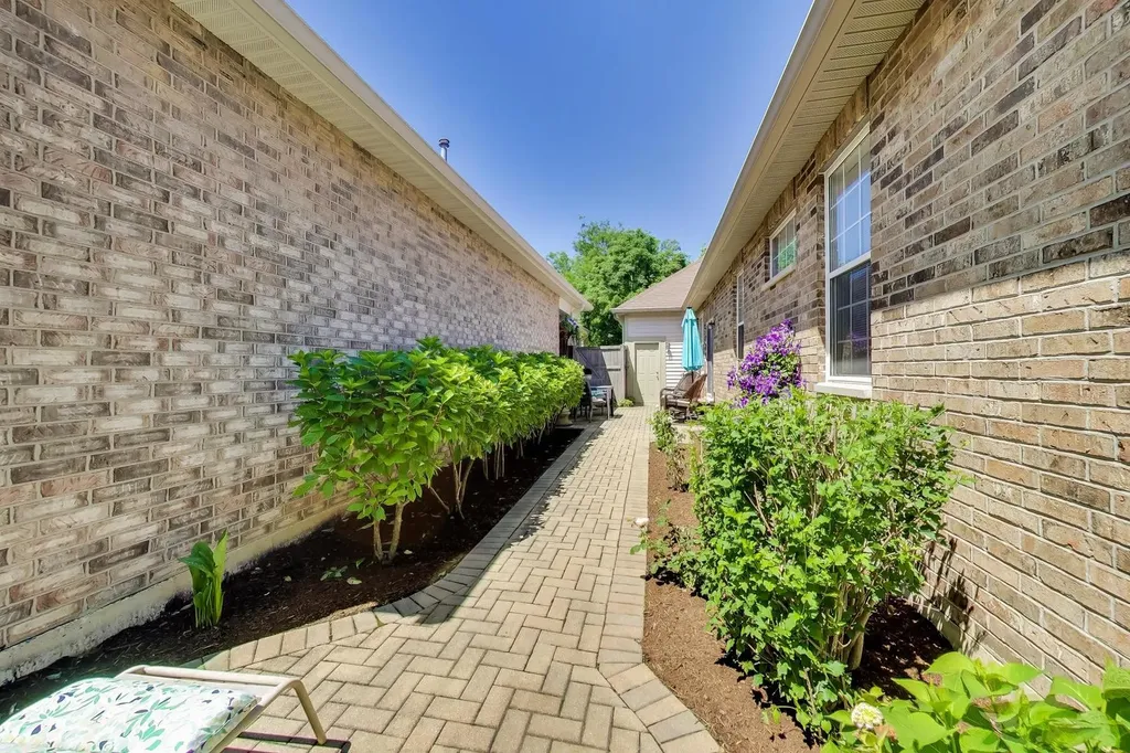 1701 Astor Avenue Oakbrook Terrace IL 60181