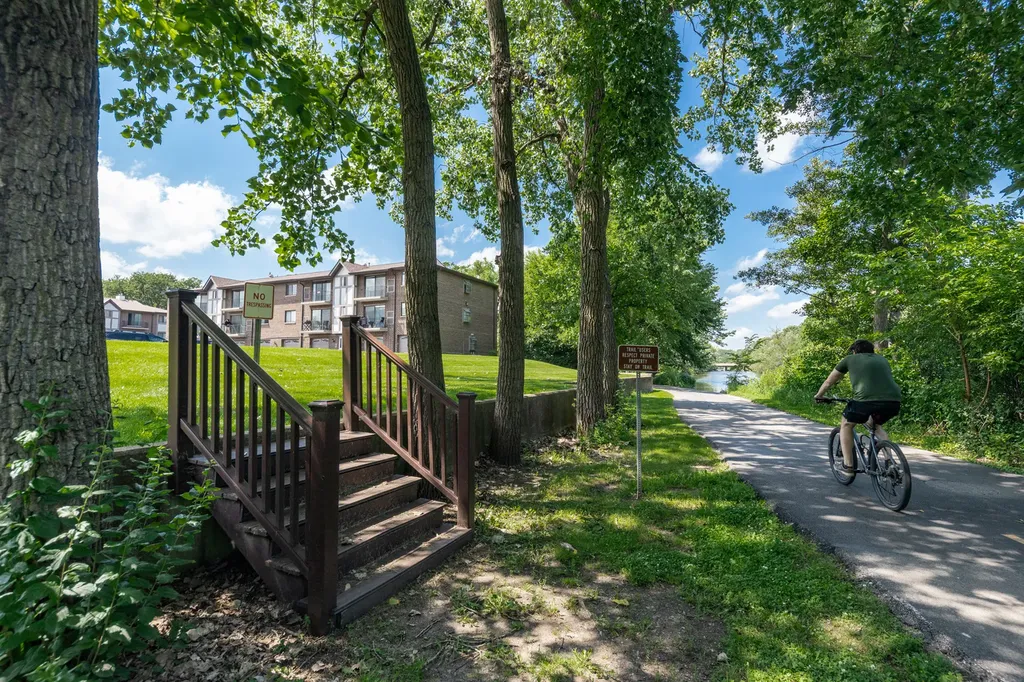 1736 South Washington Street Naperville IL 60565