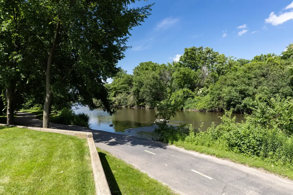 1736 South Washington Street Naperville IL 60565