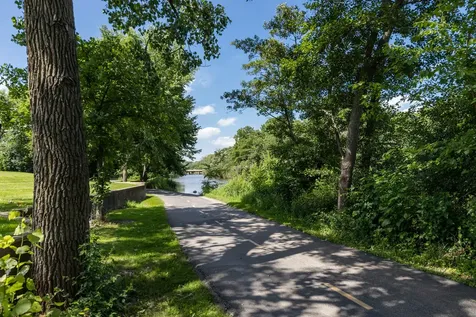 1736 South Washington Street Naperville IL 60565