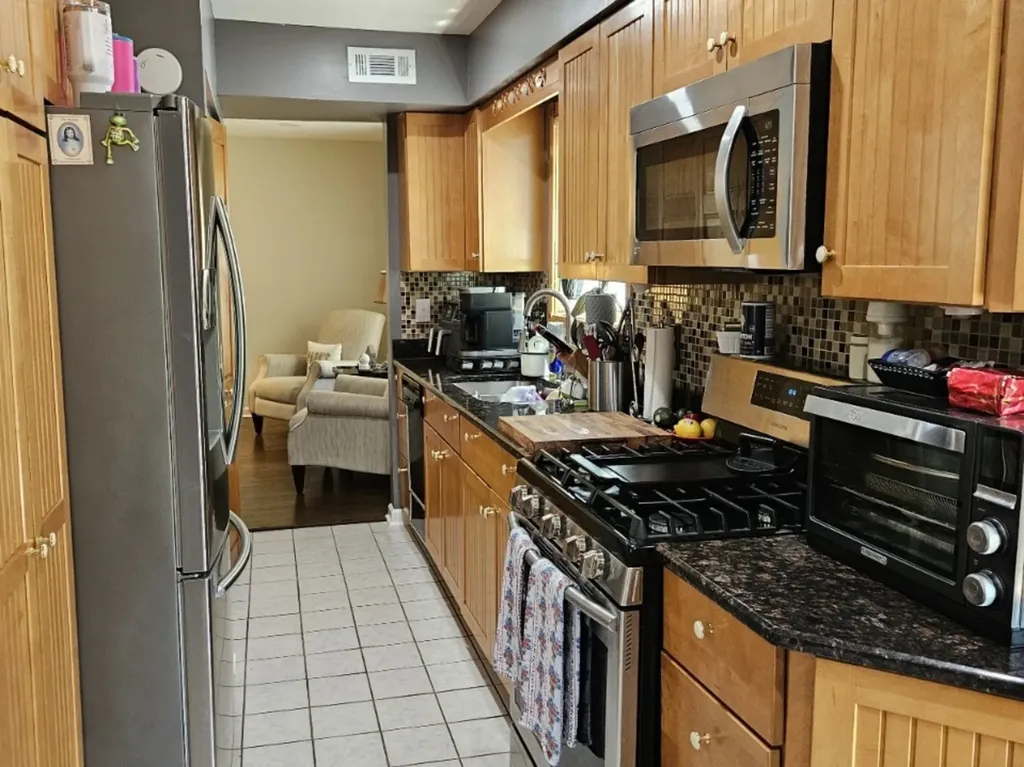 807 Kansas Street Carol Stream IL 60188