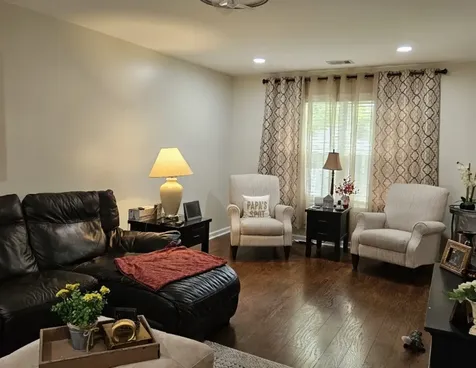 807 Kansas Street Carol Stream IL 60188