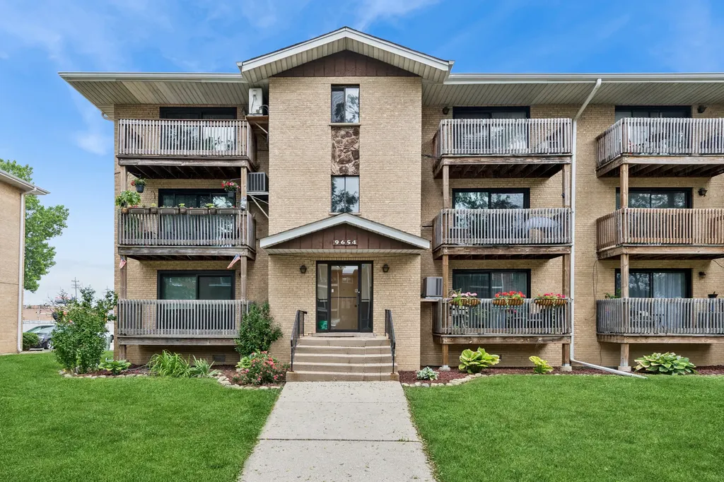 9654 Nottingham Avenue Chicago Ridge IL 60415