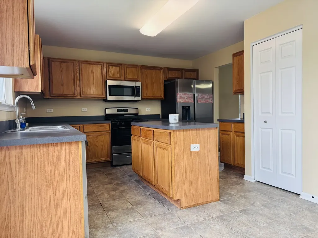 408 Clifton Lane Bolingbrook IL 60440
