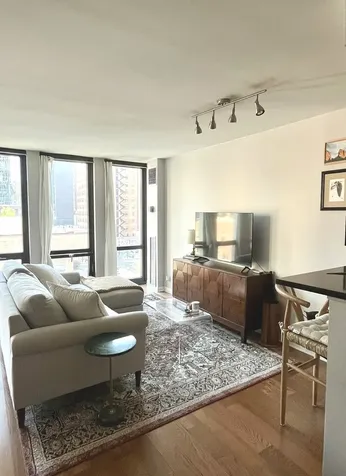 1 East Scott Street Chicago IL 60610