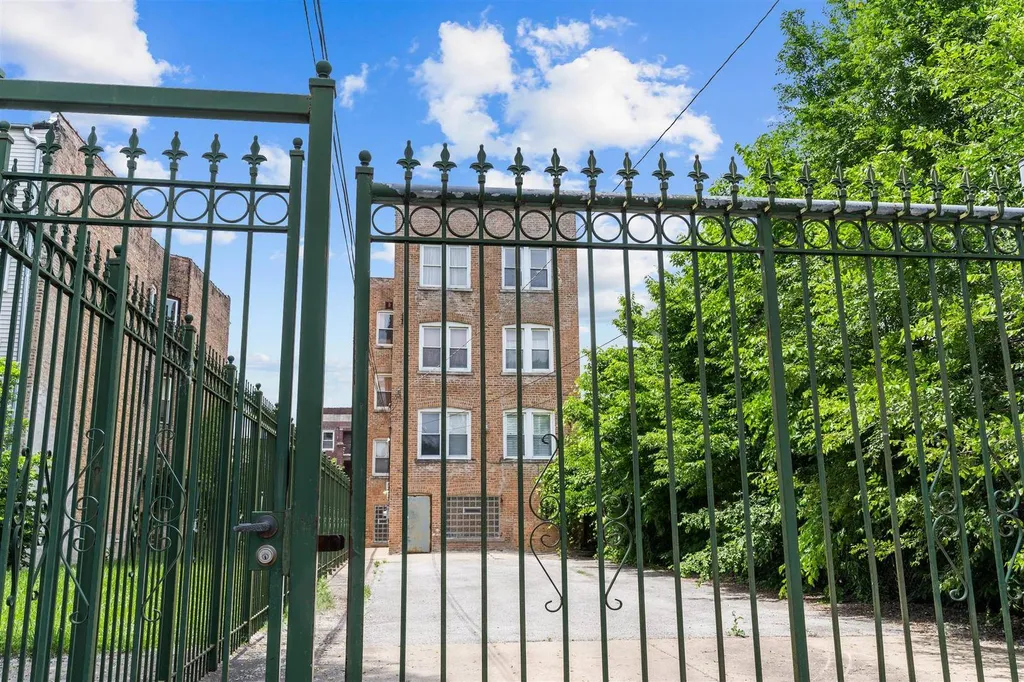 5321 South Michigan Avenue Chicago IL 60615