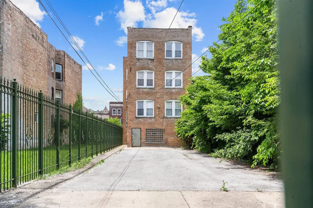 5321 South Michigan Avenue Chicago IL 60615