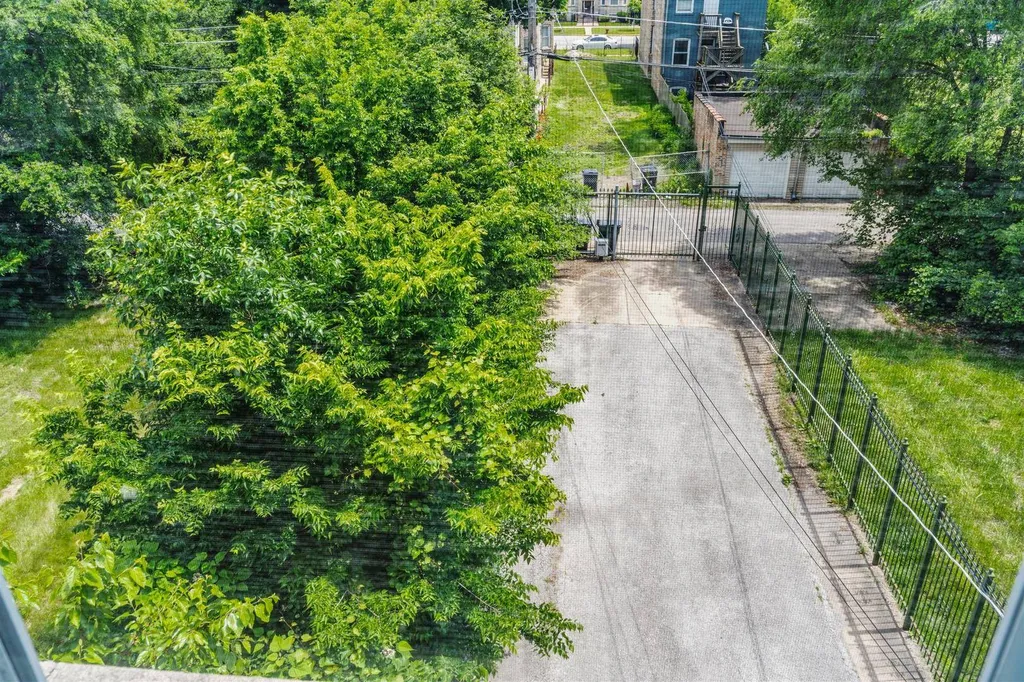 5321 South Michigan Avenue Chicago IL 60615
