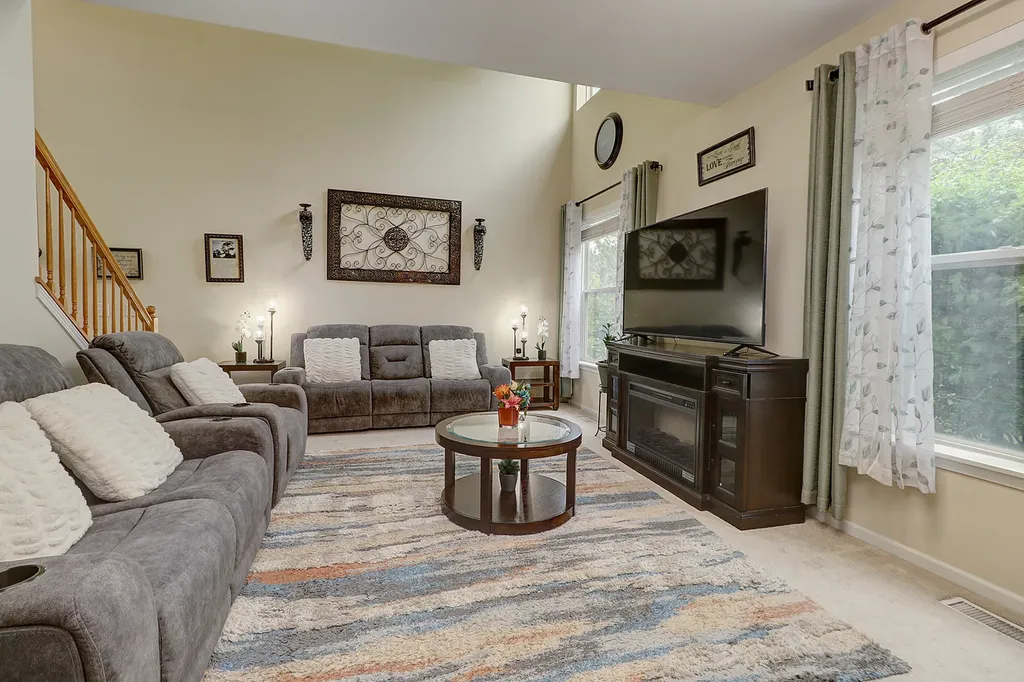 2065 Sunrise Circle Aurora IL 60503
