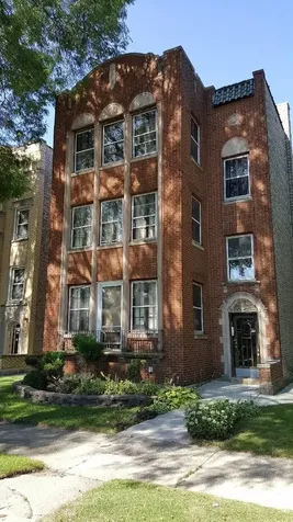 8030 South Paxton Avenue Chicago IL 60617