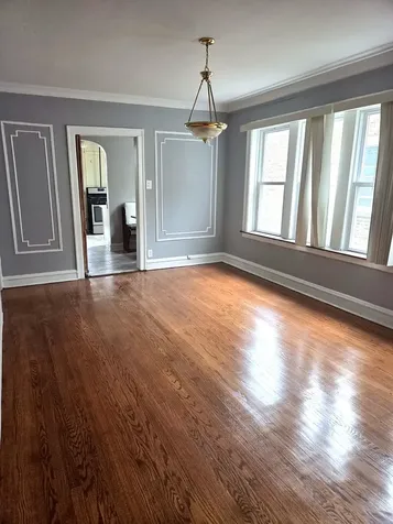 8030 South Paxton Avenue Chicago IL 60617