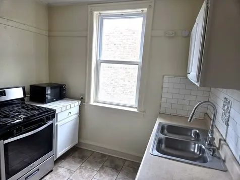 8030 South Paxton Avenue Chicago IL 60617