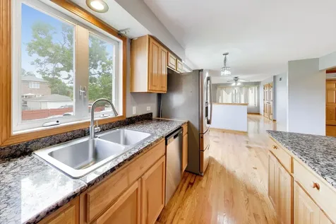 7520 West 61st Street Summit IL 60501