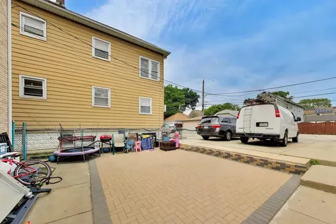 7520 West 61st Street Summit IL 60501