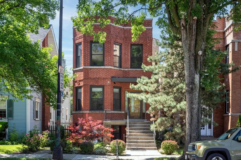 3843 West Addison Street Chicago IL 60618