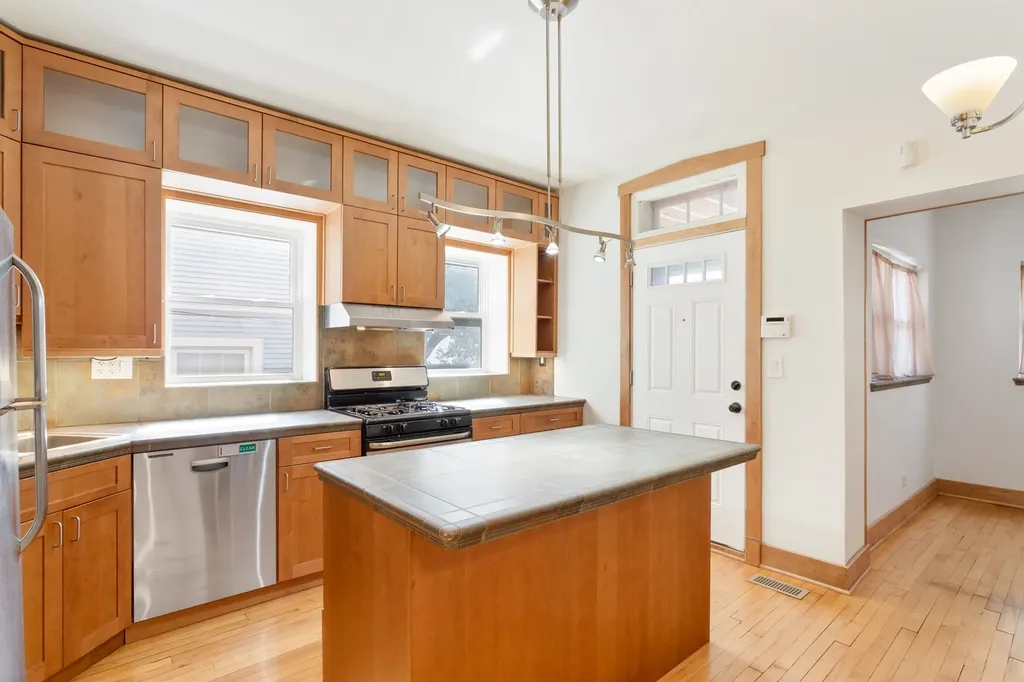 3843 West Addison Street Chicago IL 60618