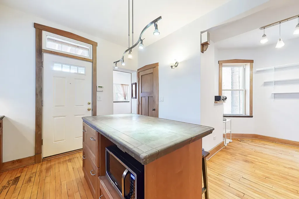 3843 West Addison Street Chicago IL 60618