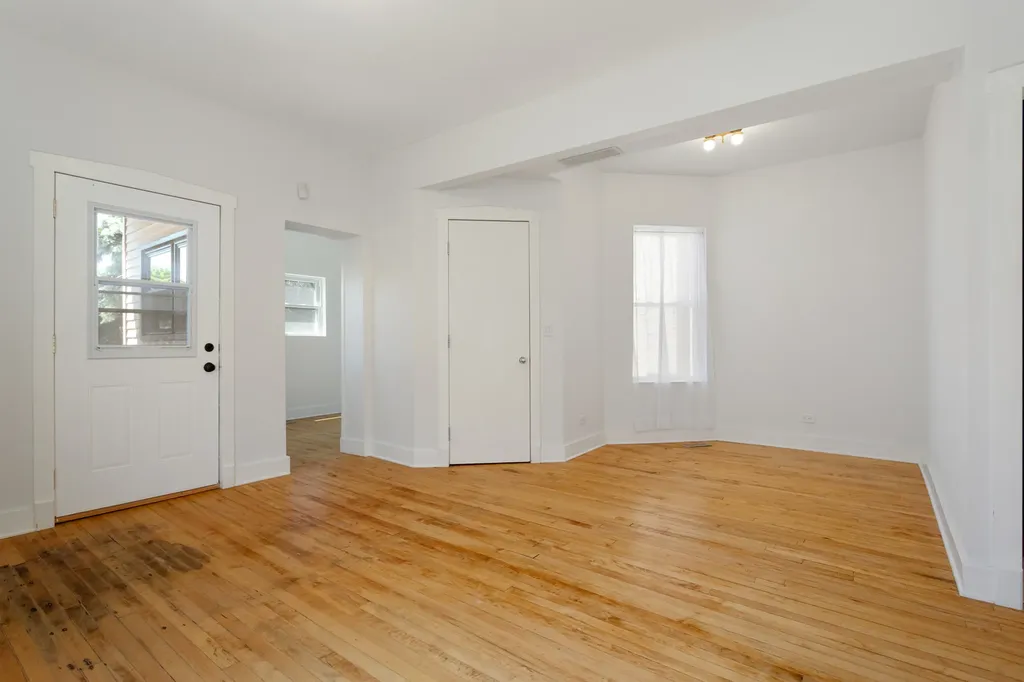 3843 West Addison Street Chicago IL 60618