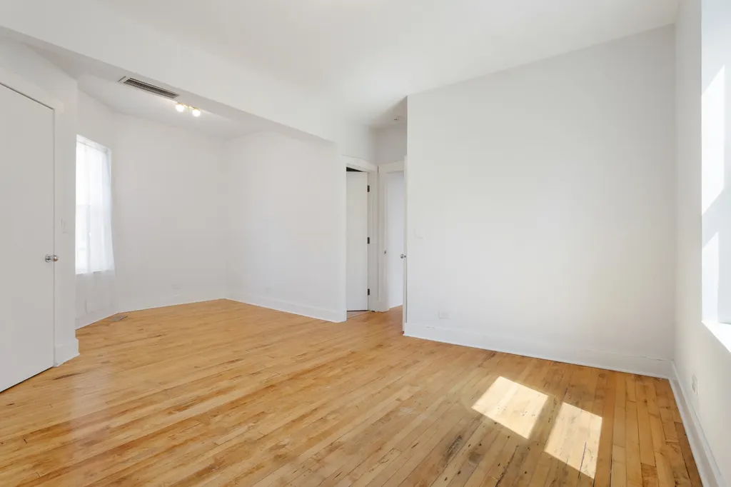 3843 West Addison Street Chicago IL 60618