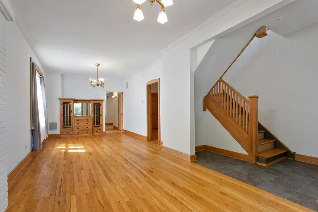 3843 West Addison Street Chicago IL 60618