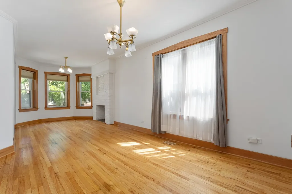 3843 West Addison Street Chicago IL 60618