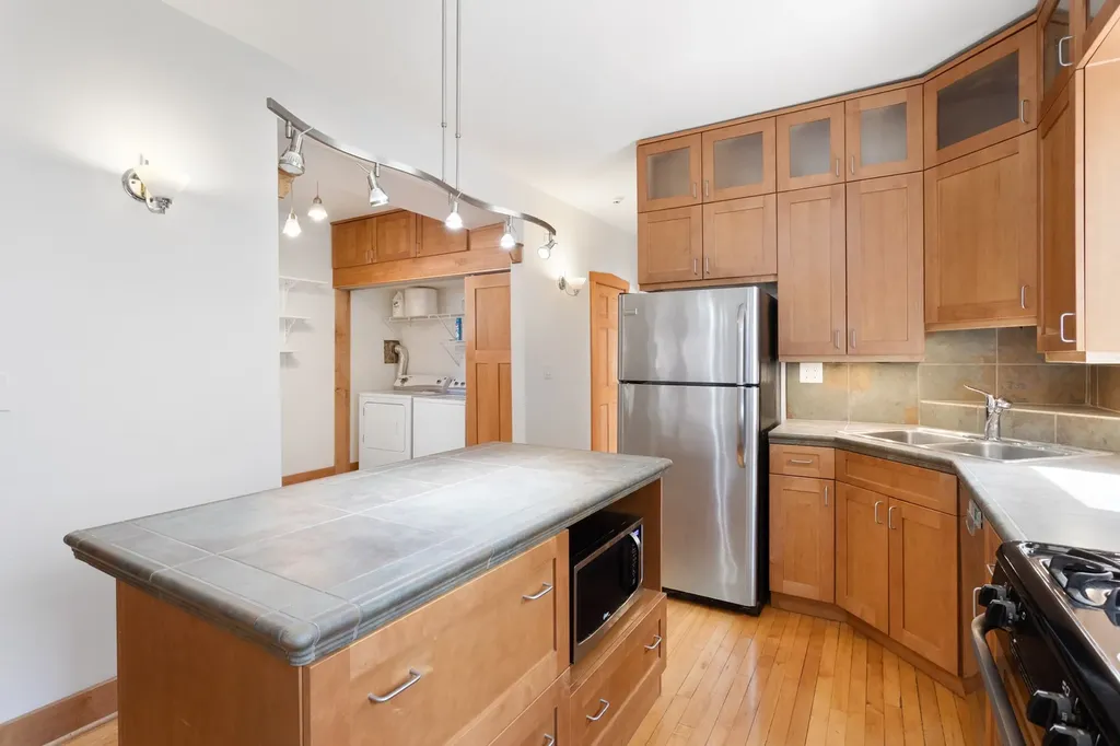3843 West Addison Street Chicago IL 60618
