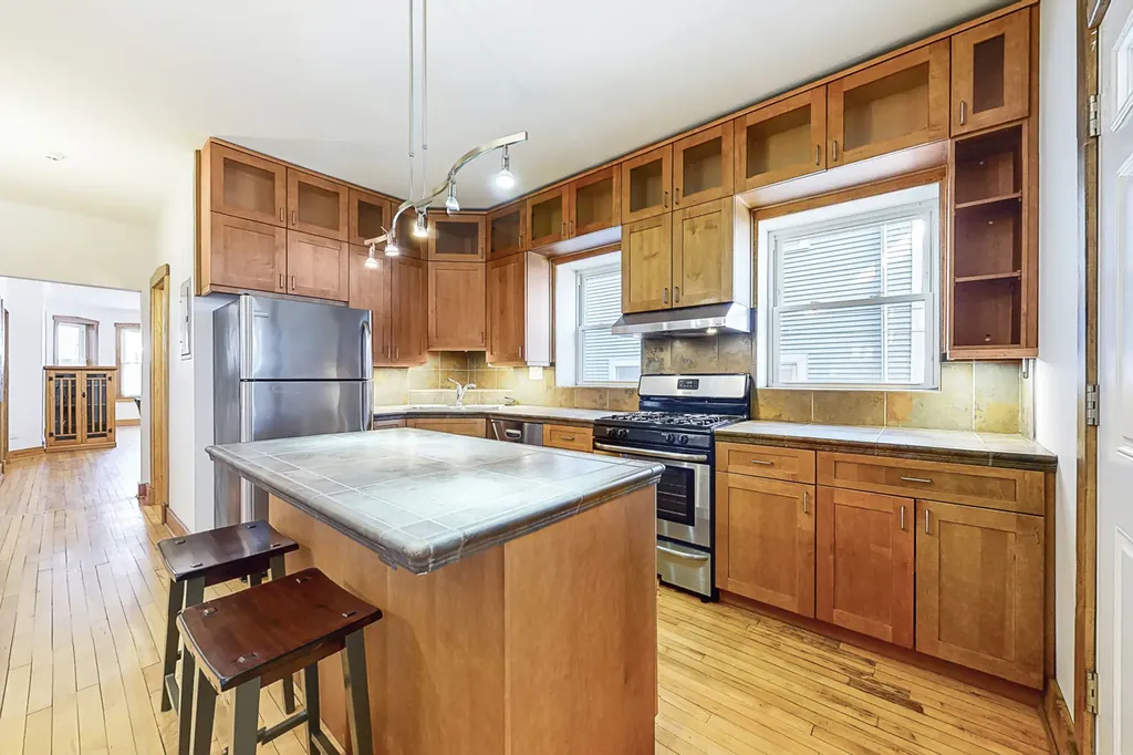3843 West Addison Street Chicago IL 60618