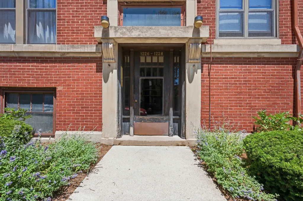 1226 East 54 Street Chicago IL 60615